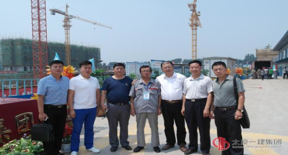 同乡慰问 情暖人心